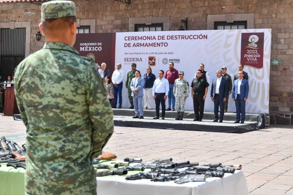 RICARDO GALLARDO ENCABEZA DESTRUCCIÓN MASIVA DE ARMAS&nbsp;DECOMISADAS