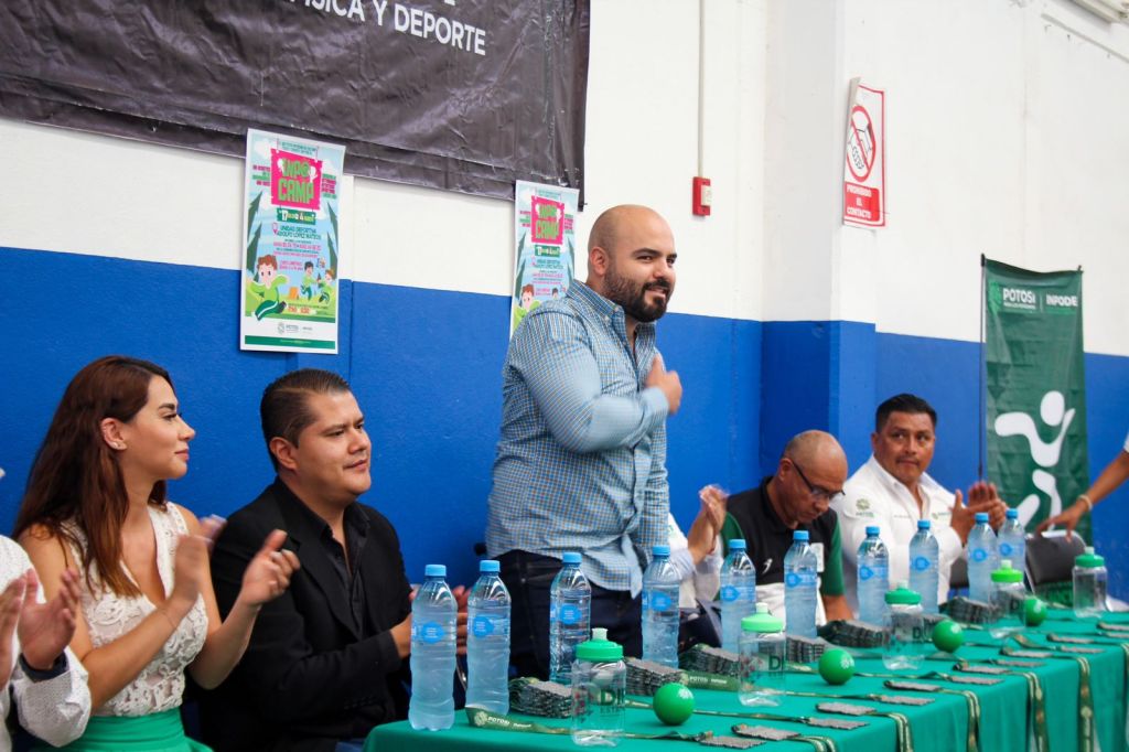Alumnado de la Academia de Natación Paralympics Dolphins recibe&nbsp;reconocimientos