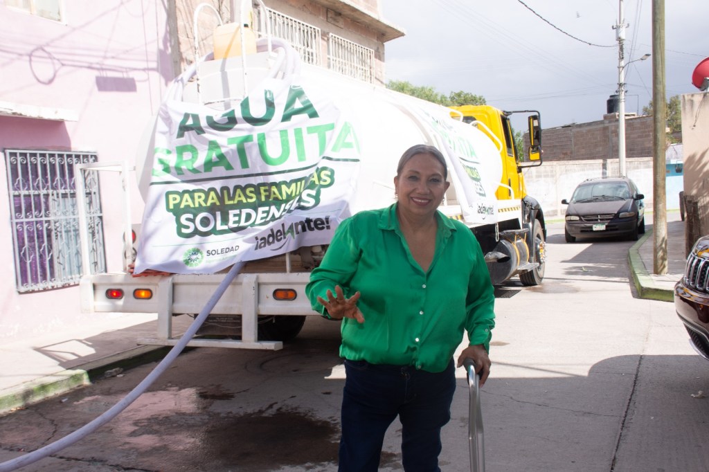 ALCALDESA SOLEDENSE ENCABEZA ENTREGA DE AGUA GRATUITA A FAMILIAS CON&nbsp;DESABASTO