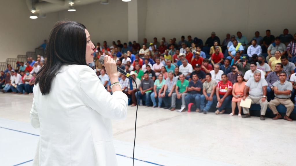 GOBIERNO ESTATAL CAPACITA A TRANSPORTISTAS EN LA&nbsp;HUASTECA