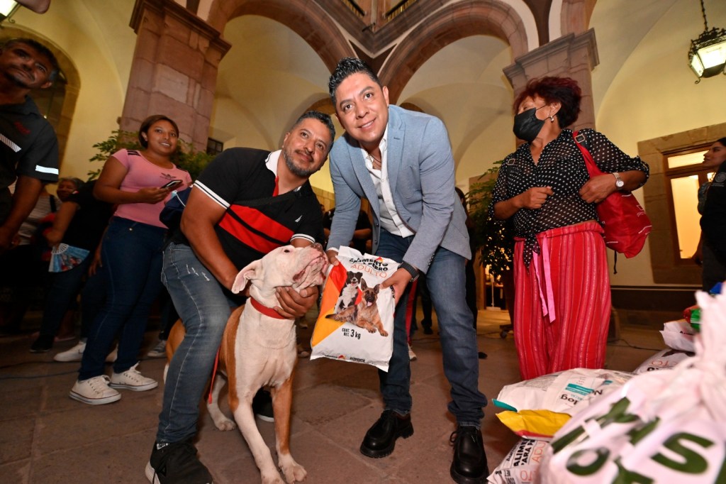 ¡GUAU!, 14 TONELADAS DE ALIMENTO PARA PERRITOS, ENTREGA EL GOBIERNO DEL&nbsp;APOYO