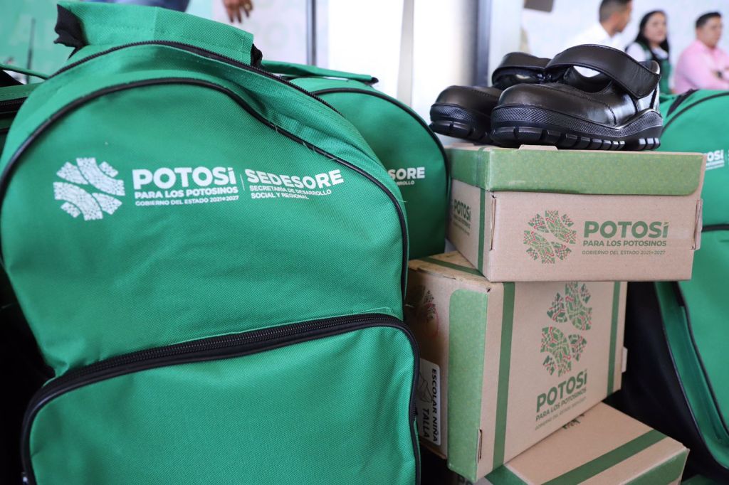 RICARDO GALLARDO SÍ BRINDA APOYO A ESTUDIANTES DE&nbsp;MATEHUALA