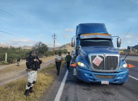 EN SAN LUIS POTOSÍ, GUARDIA NACIONAL ASEGURA TRACTOCAMIÓN CON APROXIMADAMENTE 63 MIL LITROS DE&nbsp;HIDROCARBURO