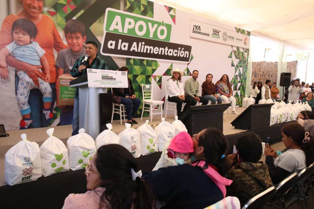 FAMILIAS AGRADECEN A RICARDO GALLARDO POR OBRAS Y&nbsp;APOYOS