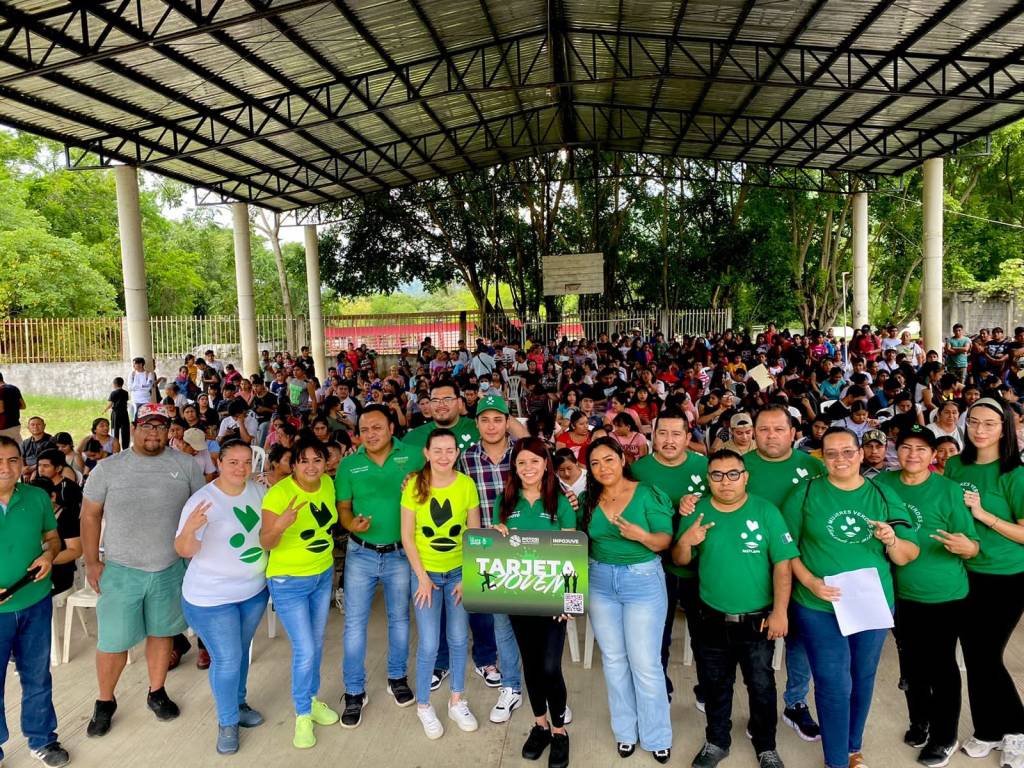 GOBIERNO ESTATAL OTORGA TARJETAS JOVEN EN&nbsp;MATLAPA