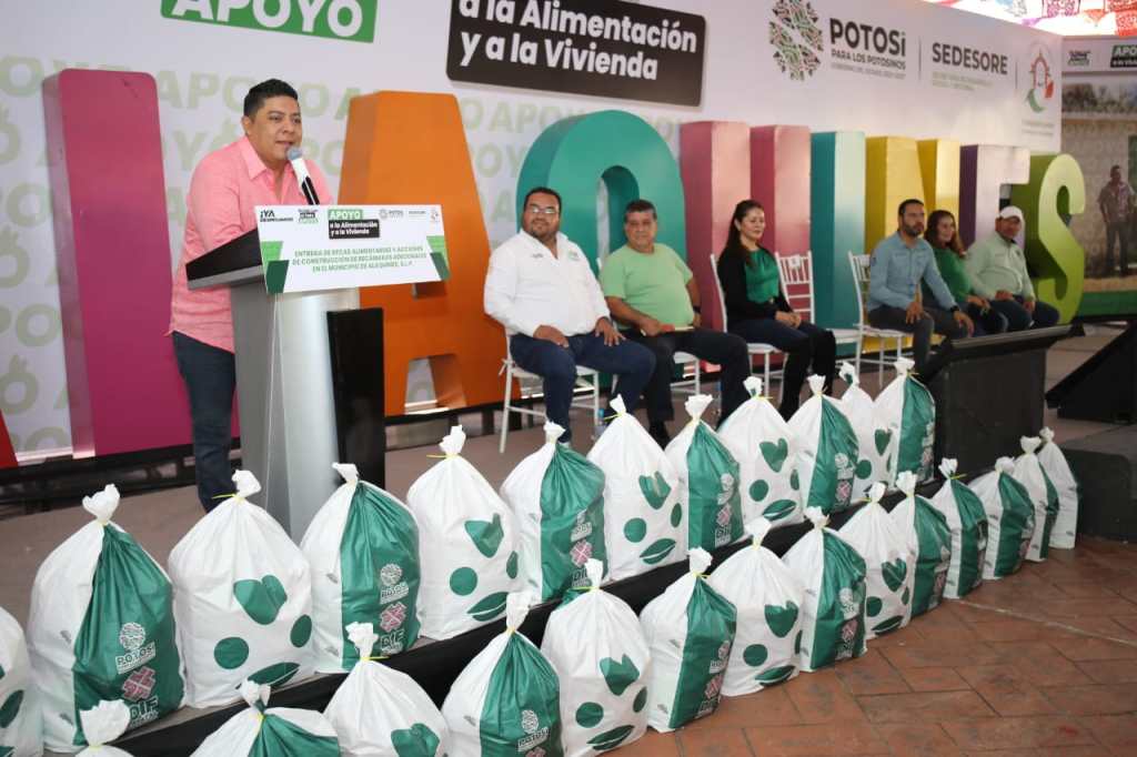 RICARDO GALLARDO COMBATE LA POBREZA EN ALAQUINES CON OBRAS Y&nbsp;APOYOS