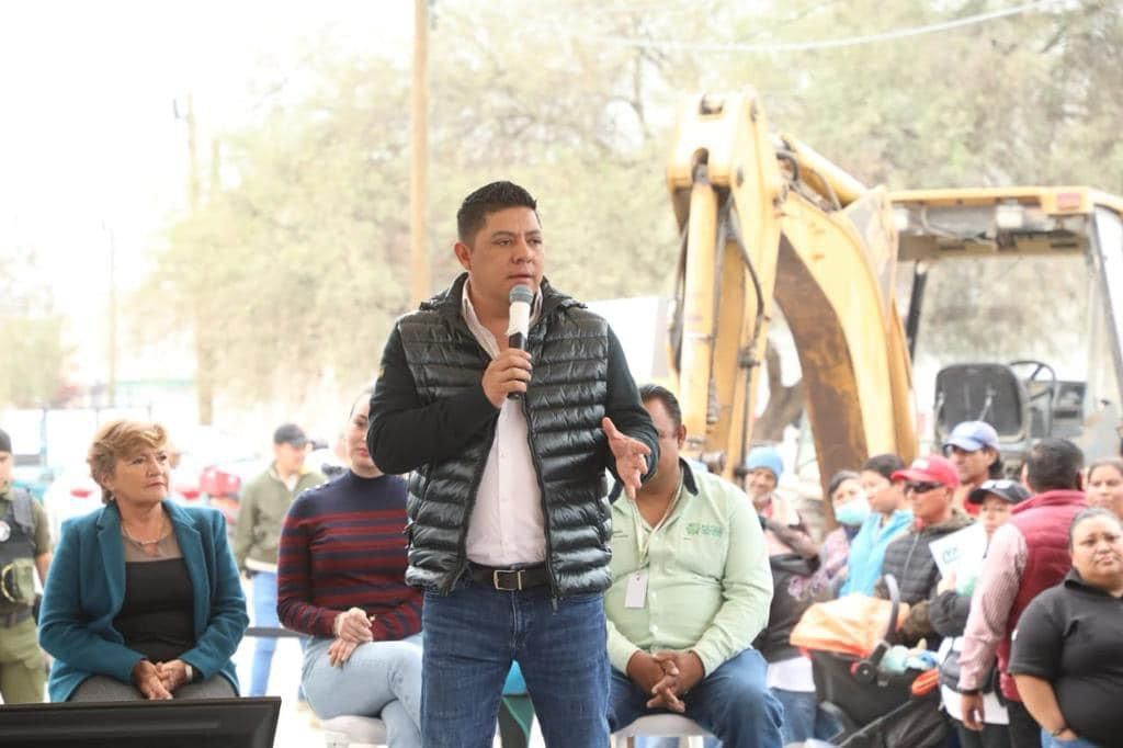 RICARDO GALLARDO INICIA LA PAVIMENTACIÓN DE SIETE CALLES EN LAS&nbsp;FLORES