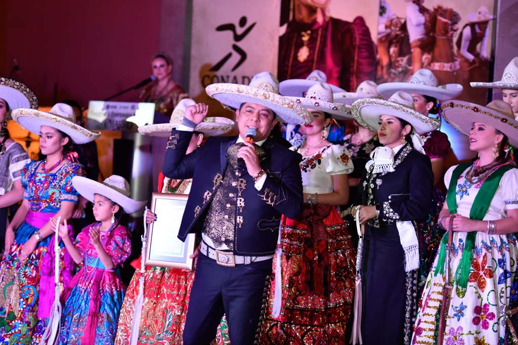 FAMILIA CHARRA CELEBRA BAILE DE REINAS CON RICARDO GALLARDO COMO INVITADO&nbsp;ESPECIAL