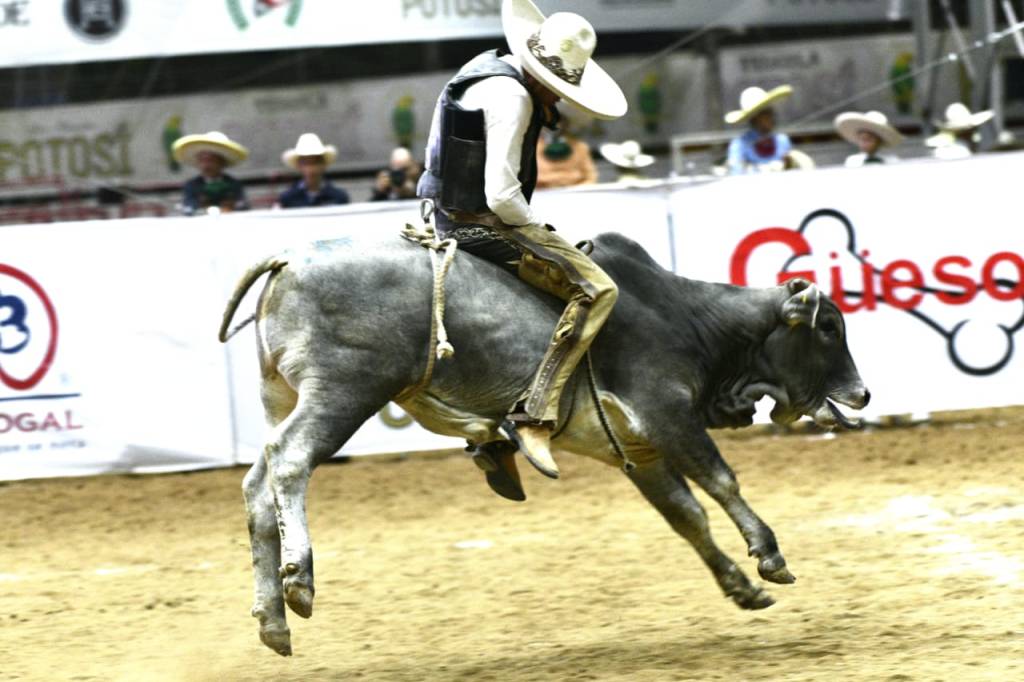 GRAN FIN DE SEMANA LARGO OFRECE EL NACIONAL&nbsp;CHARRO