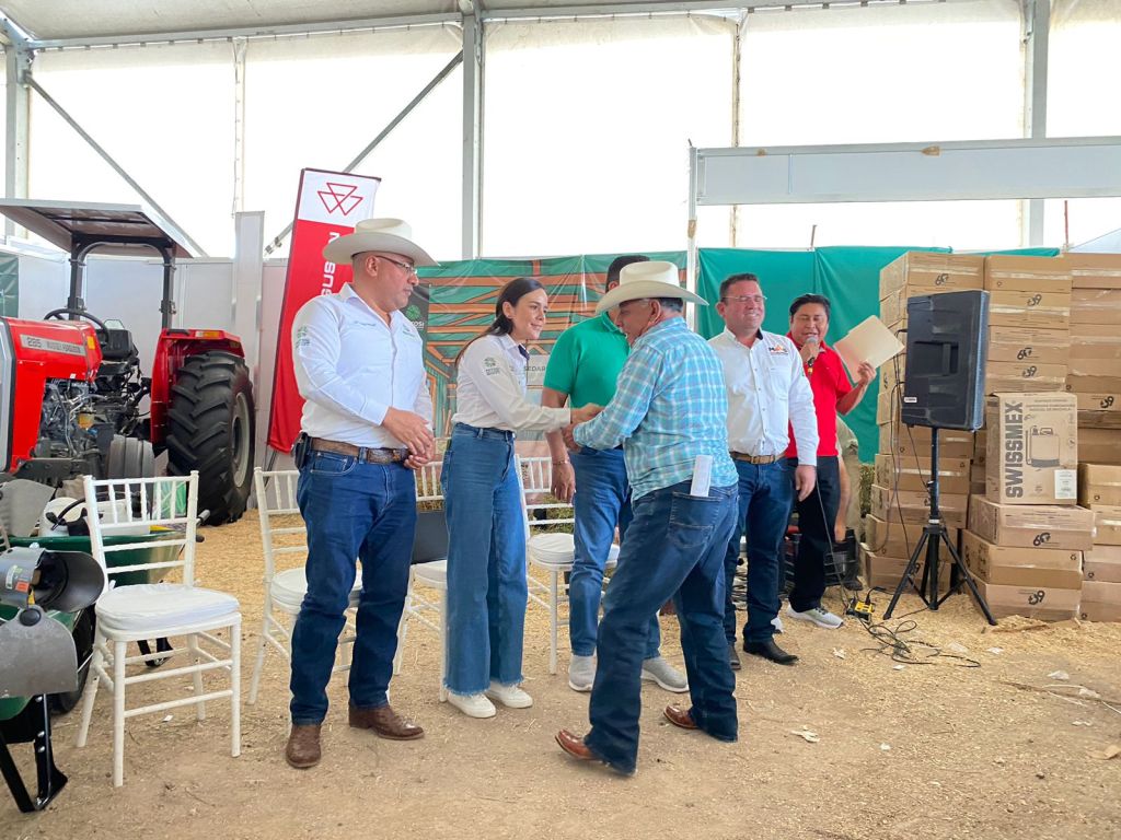PRODUCTORES DE LA REGIÓN MEDIA RECIBEN MÁS&nbsp;APOYO