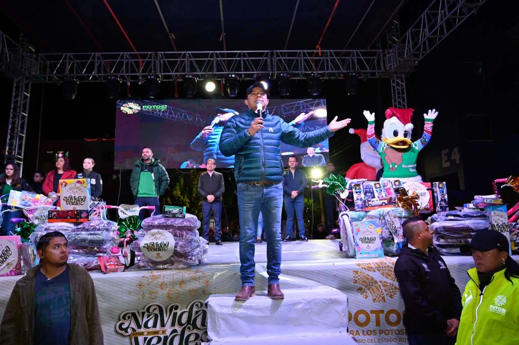 HABITANTES DE LA CAPITAL COMPARTEN ALEGRÍA NAVIDEÑA CON RICARDO&nbsp;GALLARDO