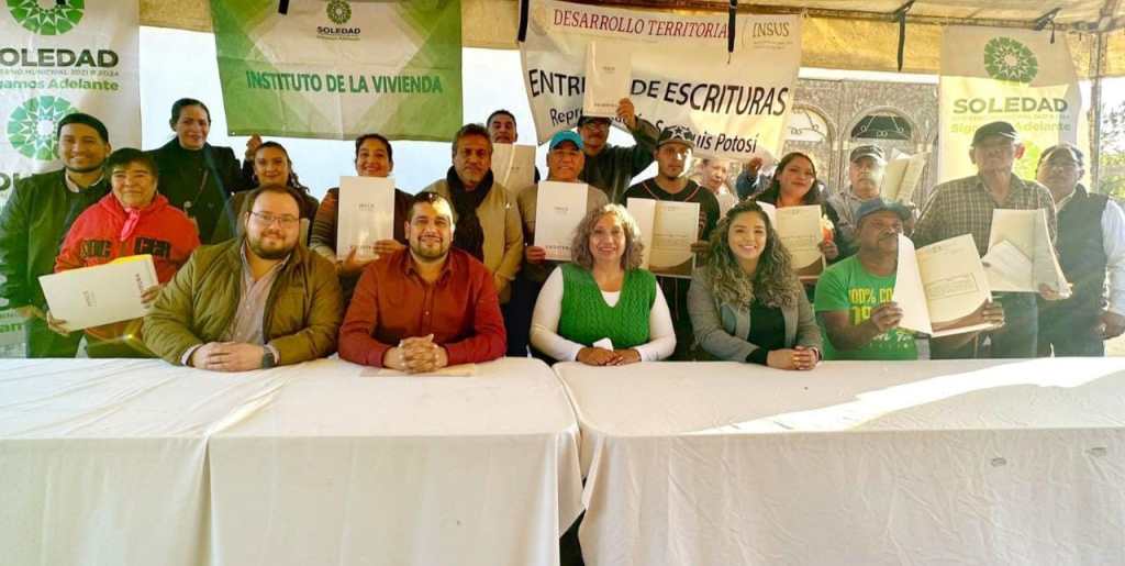 GOBIERNO MUNICIPAL DE SOLEDAD ENTREGA ESCRITURAS A FAMILIAS DE COLONIA DEL&nbsp;BOSQUE