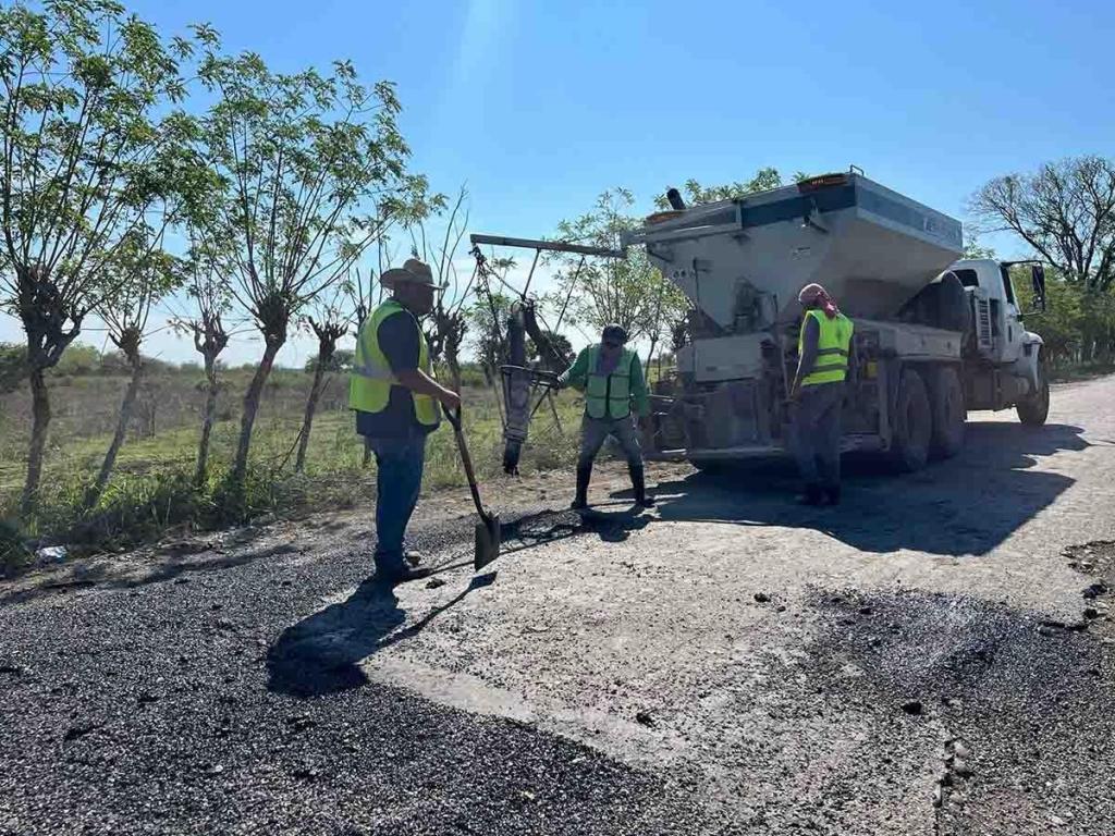 GOBIERNO ESTATAL REALIZA CONSERVACIÓN DE CAMINOS EN&nbsp;TAMUÍN