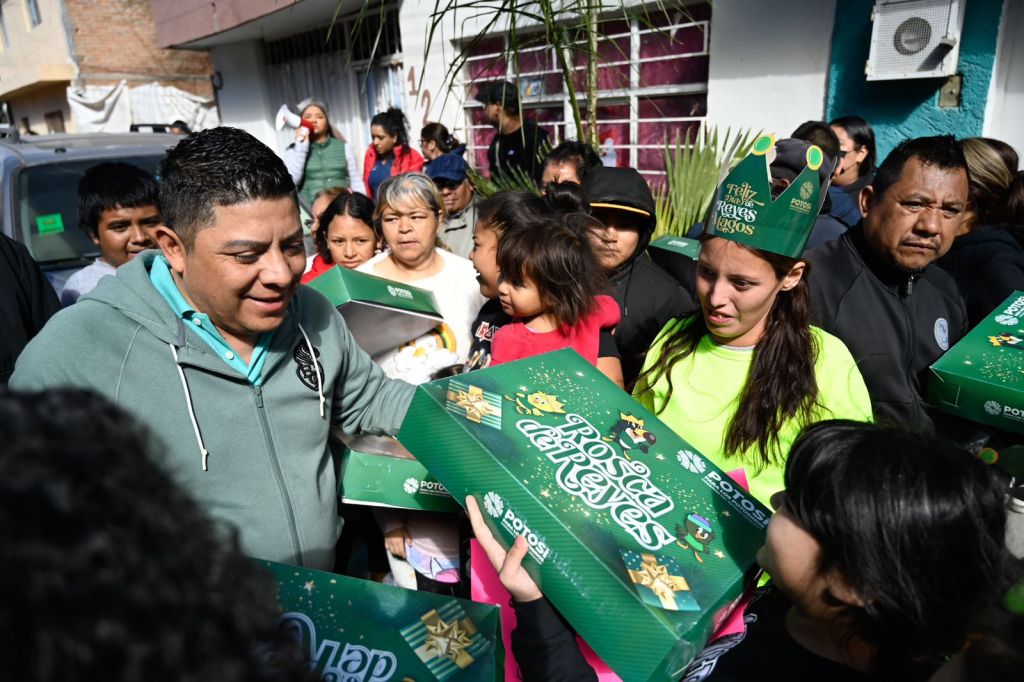 CELEBRA RICARDO GALLARDO, DÍA DE REYES CON FAMILIAS DE LA ZONA&nbsp;METROPOLITANA