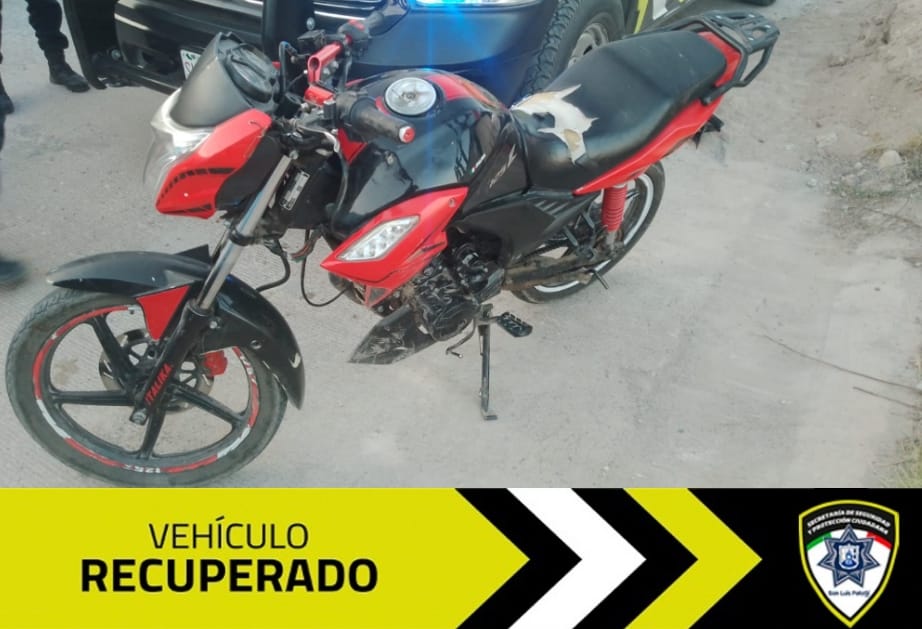 En Villa Magna, Policía Municipal detiene a mujer señalada de participar en el robo de una motocicleta