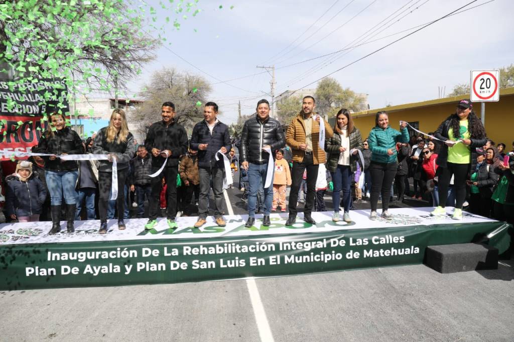 MATEHUALENSES AGRADECEN A RICARDO GALLARDO POR REHABILITACIÓN DE&nbsp;CALLES