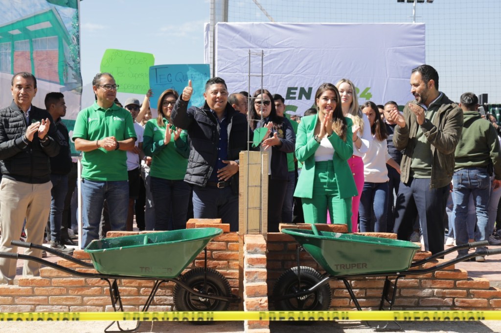 RICARDO GALLARDO INAUGURA CANCHA EN EL INSTITUTO TECNOLÓGICO&nbsp;SUPERIOR
