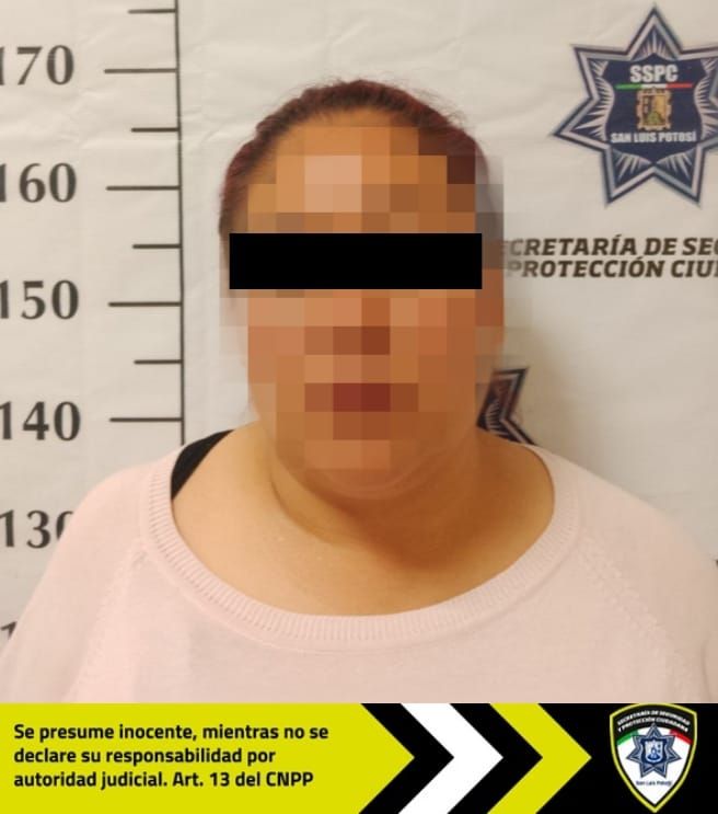 Oficiales de Policía Vial detienen a mujer que participó en robo de mercancía a&nbsp;transportista