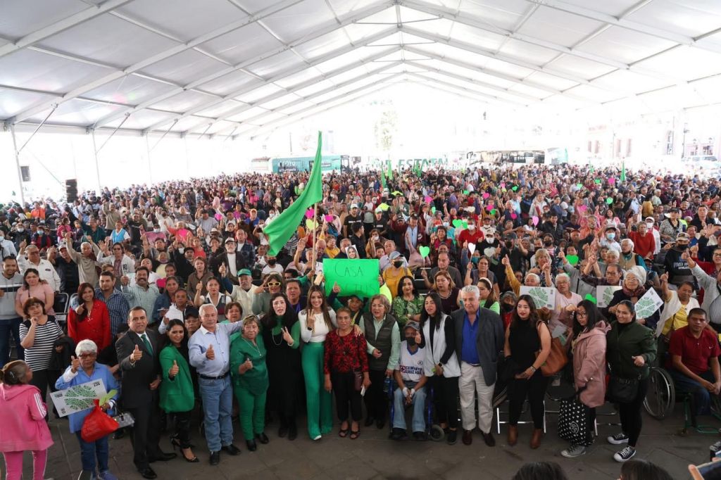 RUTH GONZÁLEZ ENTREGA TARJETAS DE TRANSPORTE&nbsp;GRATUITO