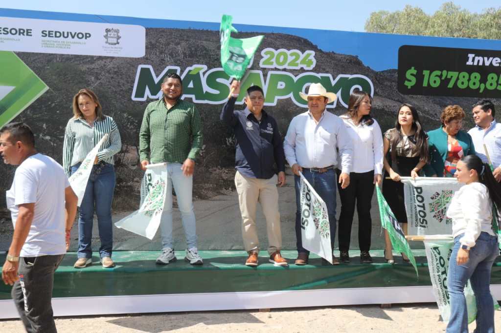 FAMILIAS DE LA VENTILLA AGRADECEN AL GOBERNADOR POR NUEVO&nbsp;CAMINO