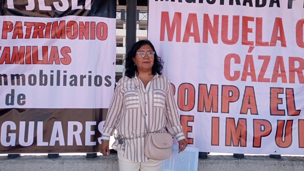 MUJER SE ENCADENA EN EL PODER JUDICIAL DENUNCIA FRAUDE PROCESAL