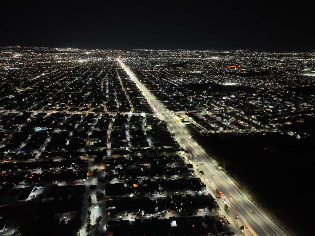 GOBIERNO ENTREGA ALUMBRADO EN BULEVAR VALLE DE LOS&nbsp;FANTASMAS