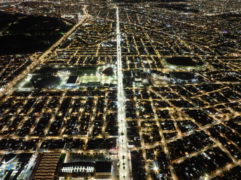 MODERNO SISTEMA DE ILUMINACIÓN BRINDARÁ MÁS SEGURIDAD A CAPITALINOS 