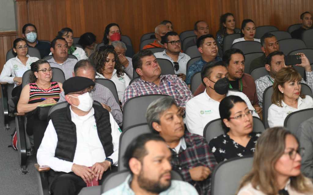 TRABAJADORES RECIBEN CAPACITACIÓN EN “ADMINISTRACIÓN&nbsp;PÚBLICA”