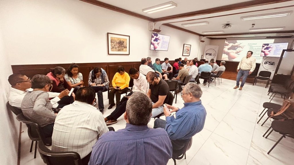 TRABAJADORES DEL ESTADO RECIBEN CAPACITACIÓN EN DERECHOS HUMANOS 