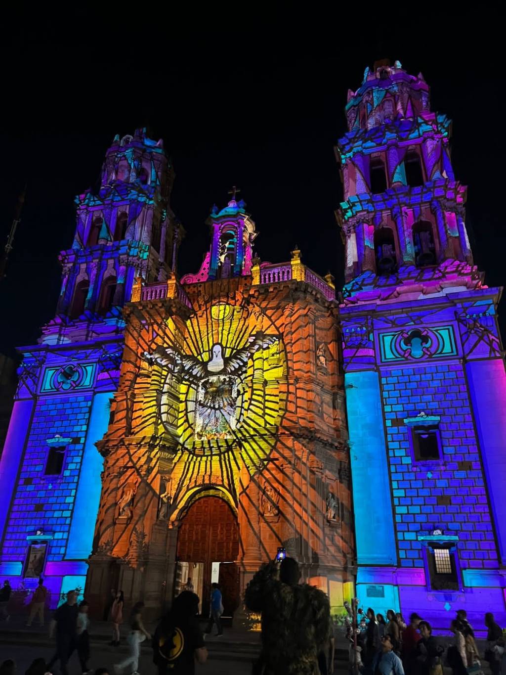SE ILUMINA CATEDRAL METROPOLITANA CON FIESTA DE&nbsp;LUZ