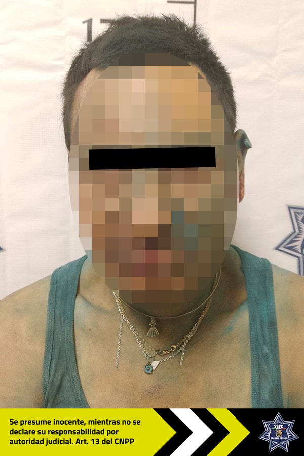 Hombre es detenido en el barrio de San Juan de Guadalupe por agredir con un machete a oficiales de Policía&nbsp;Vial