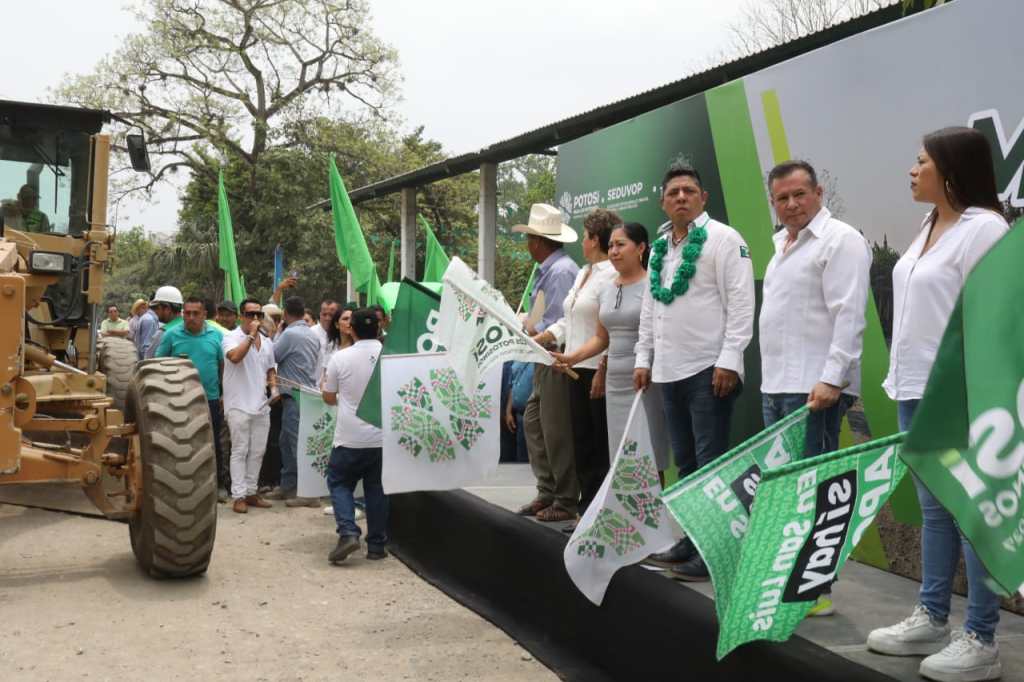 GOBIERNO DEL ESTADO RECONSTRUYE CARRETERA DE&nbsp;TAMPACÁN