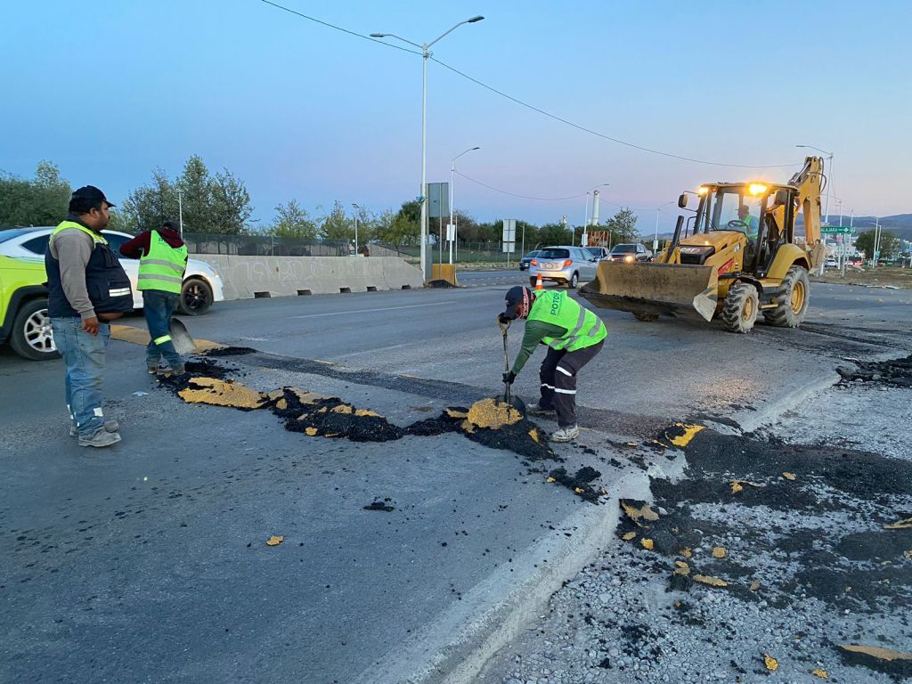 RETIRAN TOPES IMPROVISADOS QUE AFECTABAN VIALIDAD EN CIRCUITO POTOSÍ Y VILLA&nbsp;MAGNA