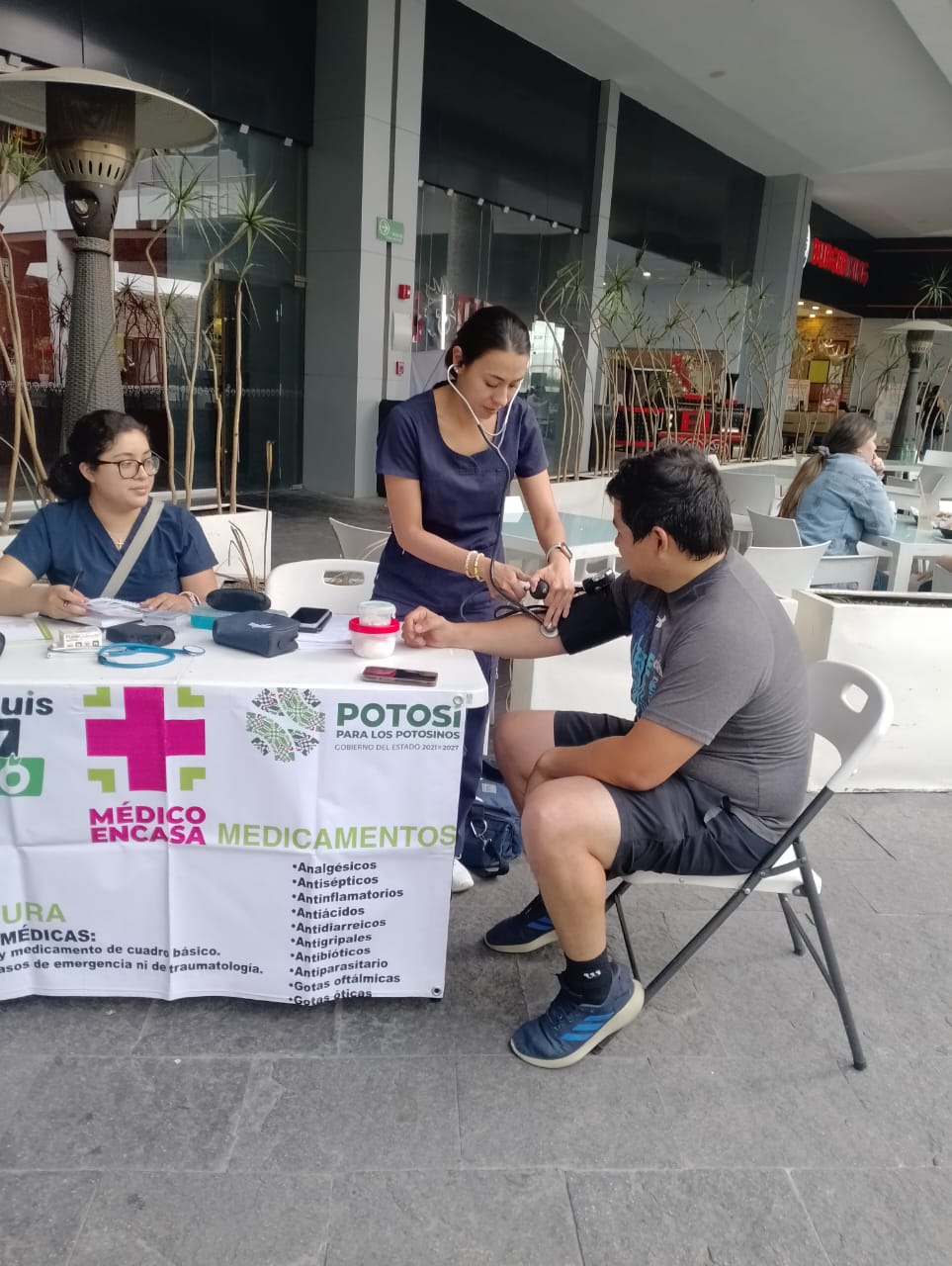 FAMILIAS RECIBEN ATENCIÓN MÉDICA GRATUITA EN SUS&nbsp;COLONIAS