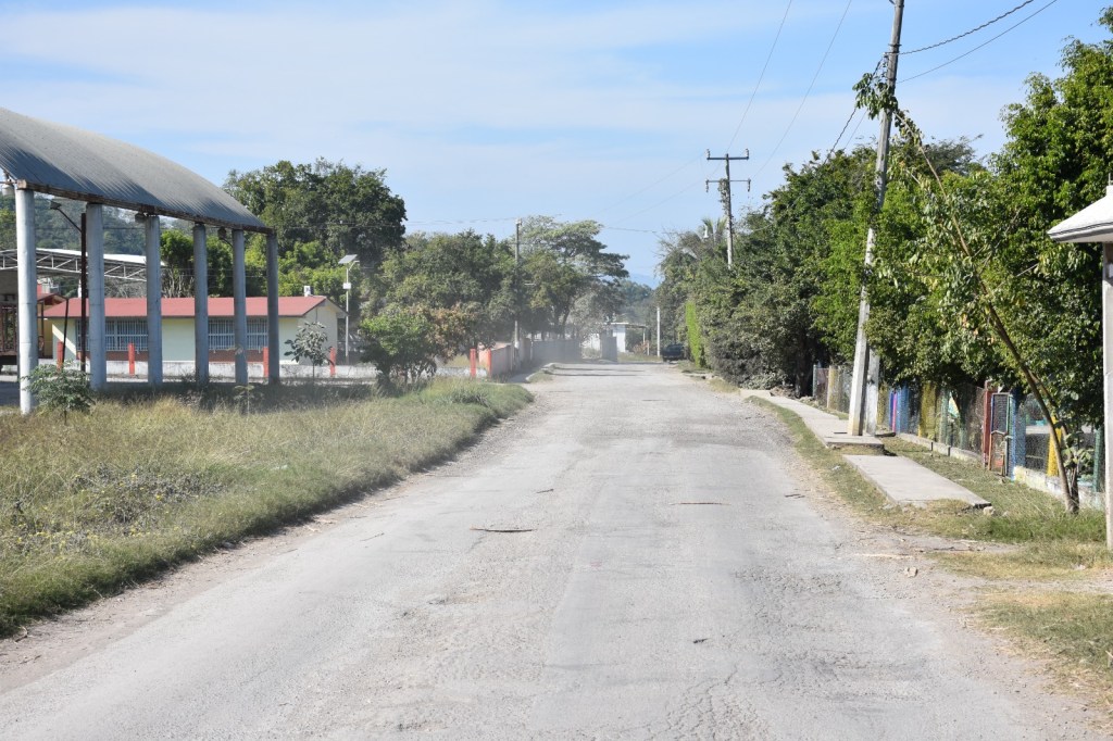 GOBIERNO ESTATAL REHABILITA CAMINOS DE IMPACTO TURÍSTICO EN&nbsp;TAMASOPO
