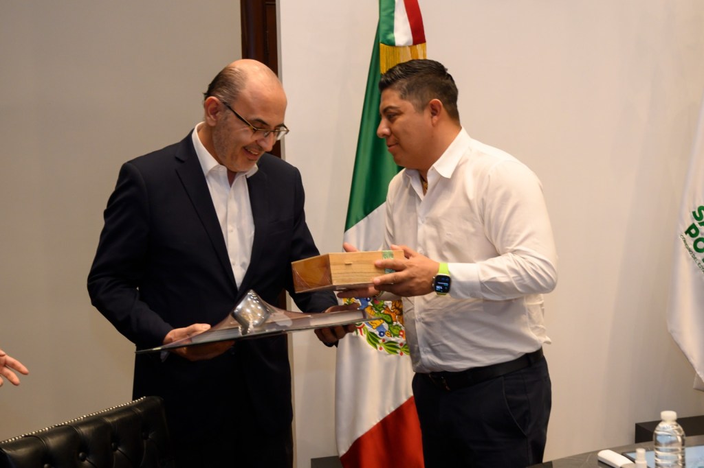 AVANZA EJECUTIVO ESTATAL CON PROYECCIÓN INTERNACIONAL DE&nbsp;SLP