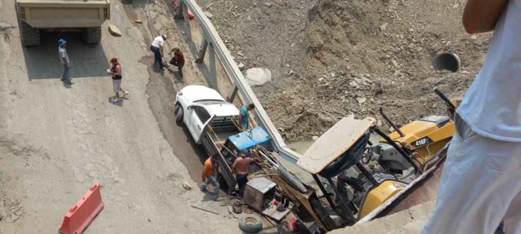 ATIENDEN ACCIDENTE EN PUENTE DE CARRETERA VALLES-TAMAZUNCHALE