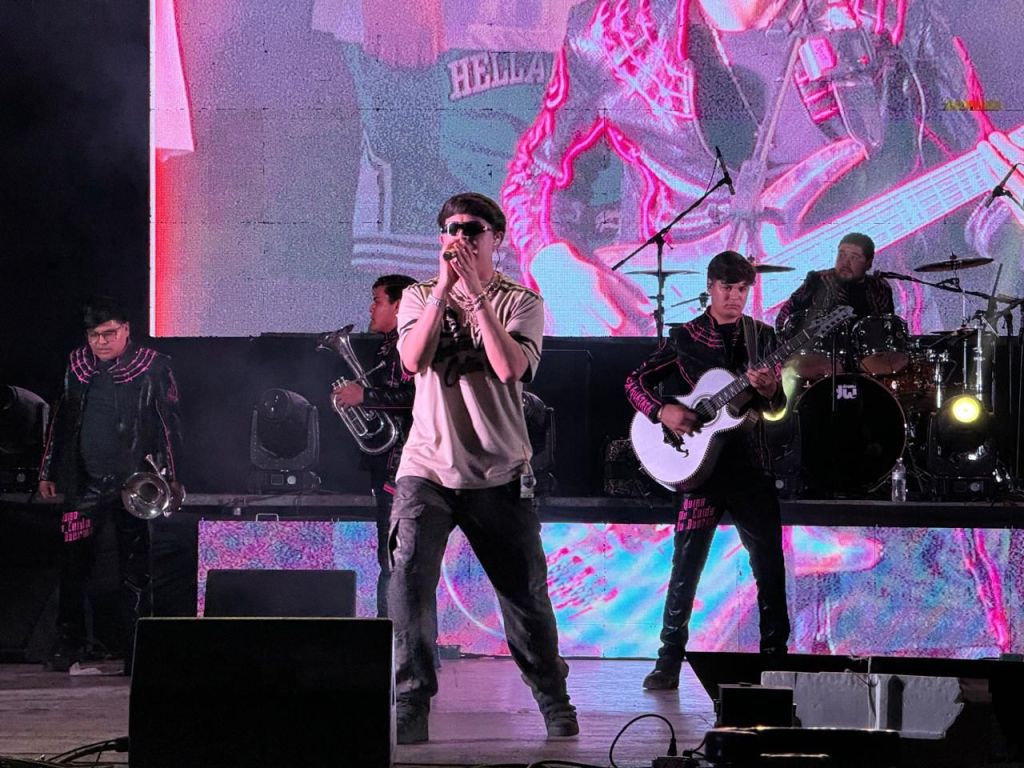 OSCAR MAYDON HACE VIBRAR EL TEATRO DE LA CIUDAD DEL PARQUE TANGAMANGA I 