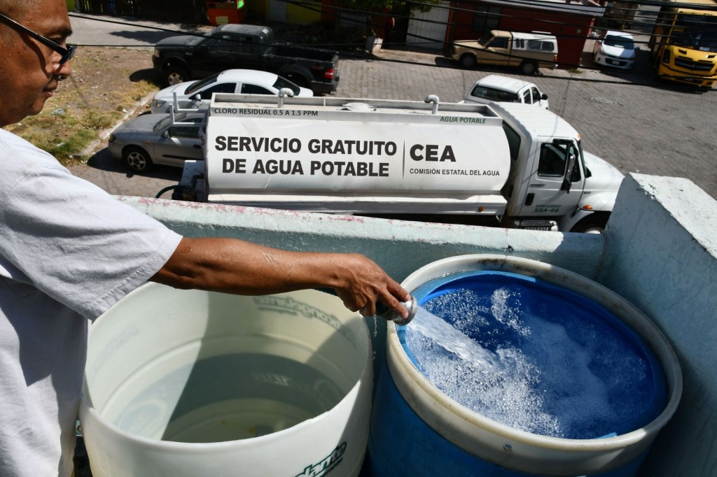 GOBIERNO ESTATAL ABASTECE DE AGUA HOGARES DE LA ZONA&nbsp;METROPOLITANA