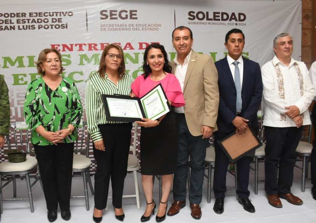 GOBIERNO DE SOLEDAD RECONOCE LABOR DOCENTE CON ENTREGA DEL PREMIO MUNICIPAL DE&nbsp;EDUCACIÓN