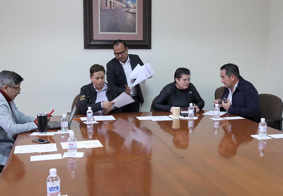 APRUEBAN EN COMISIONES UN PUNTO DE ACUERDO PARA EXHORTAR A LA SCT QUE VERIFIQUE QUE LOS TAXIS CUENTEN CON EL POLARIZADO PERMITIDO EN SUS&nbsp;UNIDADES