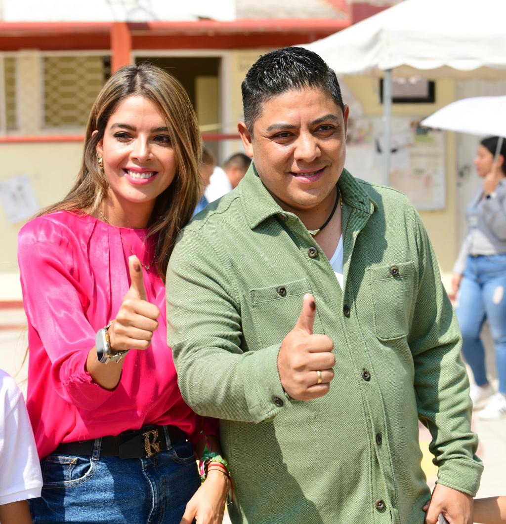 GOBERNADOR DE SAN LUIS POTOSÍ ACUDE A VOTAR 