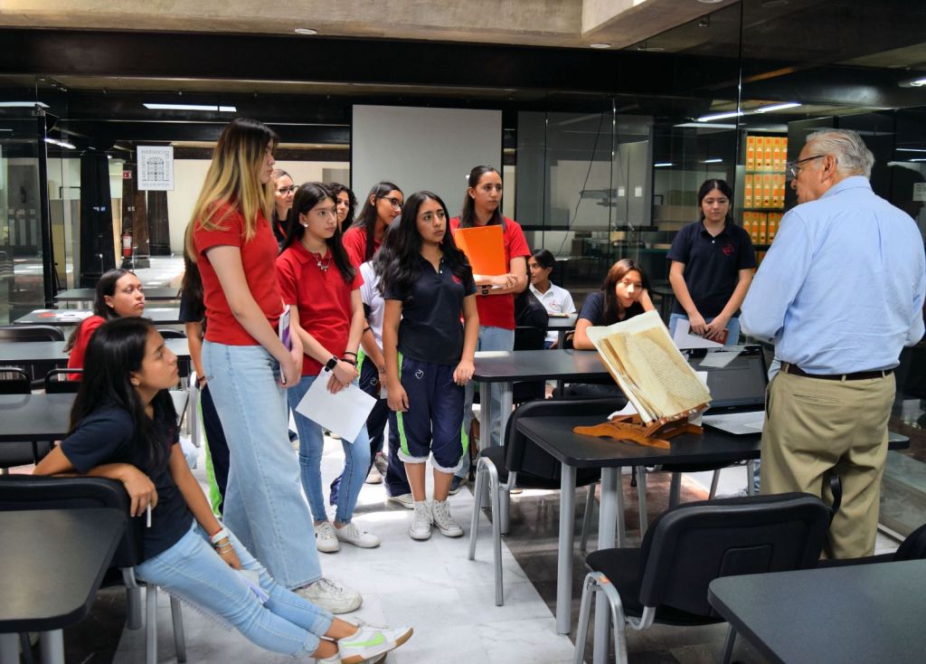 ESTUDIANTES DE SECUNDARIA EXPLORAN EL ARCHIVO&nbsp;HISTÓRICO