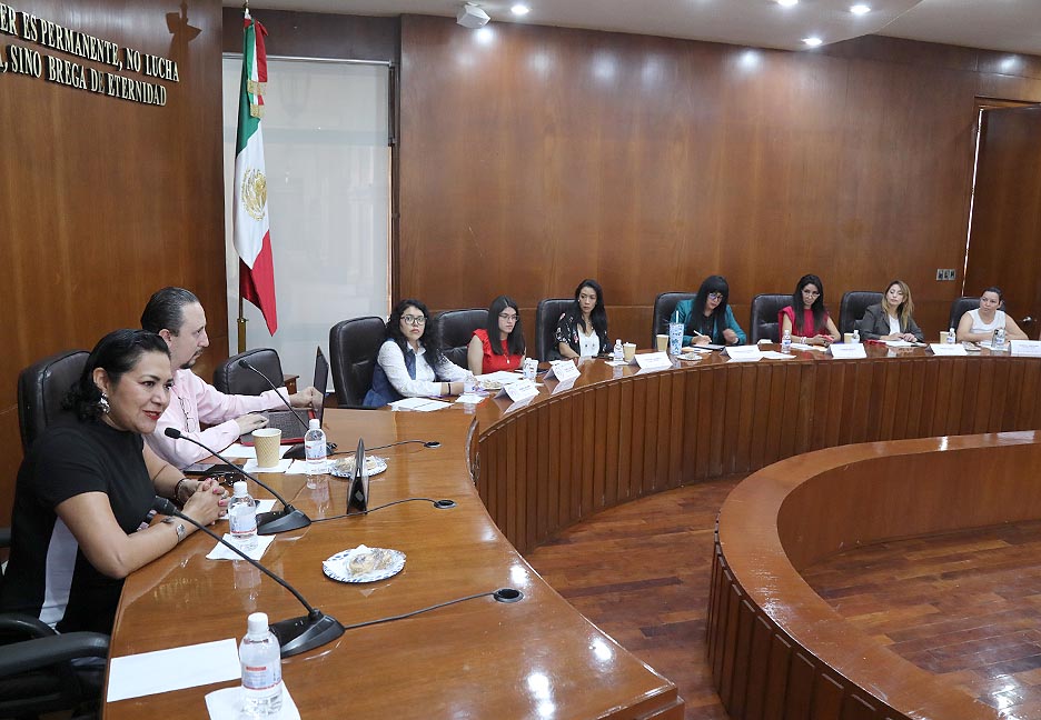 EL CONGRESO DEL ESTADO CAPACITÓ EN TÉCNICA LEGISLATIVA A LAS PARTICIPANTES EN EL PARLAMENTO DE LAS MUJERES “JOSEFA MORALES&nbsp;MEZA”