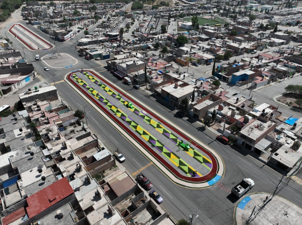 Más de 75 mil habitantes accederán a la modernidad y tendrán traslados más cómodos y seguros con la pavimentación de ambas&nbsp;vías