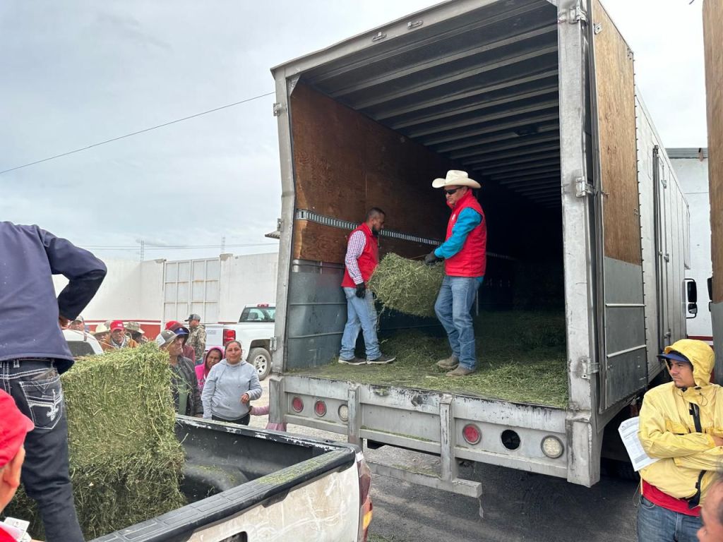 Para que las familias del campo puedan hacer frente a la sequía, Gobierno Municipal hace entrega del programa Pacas de&nbsp;Forraje