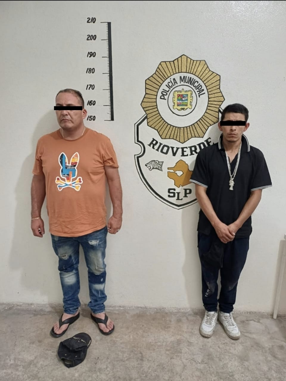 Policía de Rioverde capturó a presuntos asaltantes que operaban en el centro; sustrajeron tenis de alta gama y tenían en la mira otra tienda de celulares&nbsp;!!!…