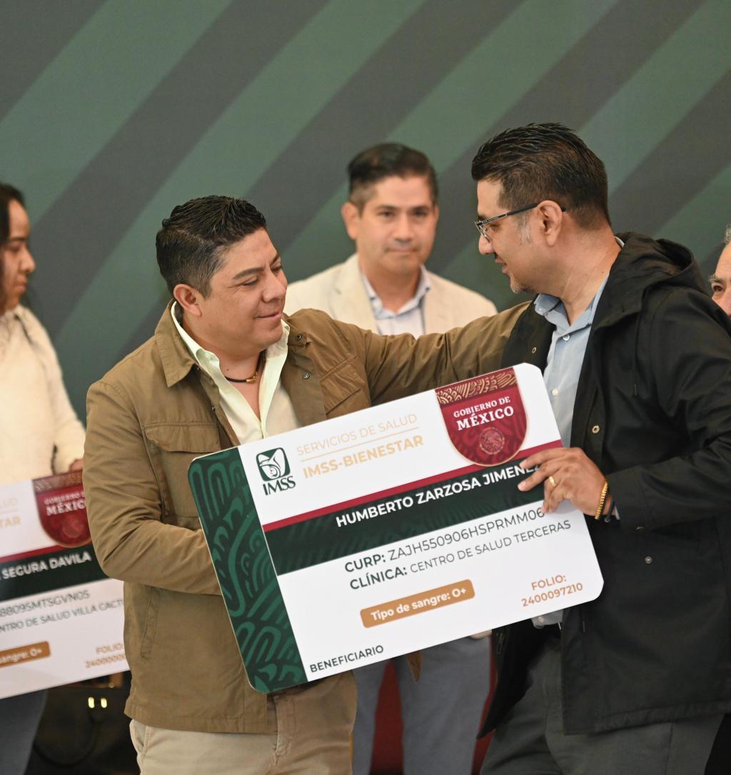 RICARDO GALLARDO ENTREGA TARJETAS DE IMSS-BIENESTAR PARA ATENCIÓN&nbsp;MÉDICA