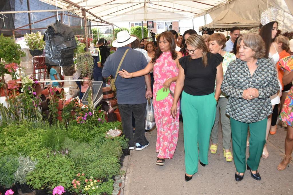 ALCALDESA SOLEDENSE INAUGURA FESTIVAL DE LAS FLORES 2024, EN LA PLAZA&nbsp;PRINCIPAL
