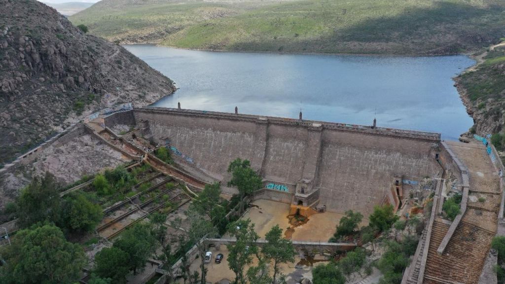 Interapas inicia desfogue controlado de excedentes de la presa “San José” sobre el bulevar “Río&nbsp;Santiago.
